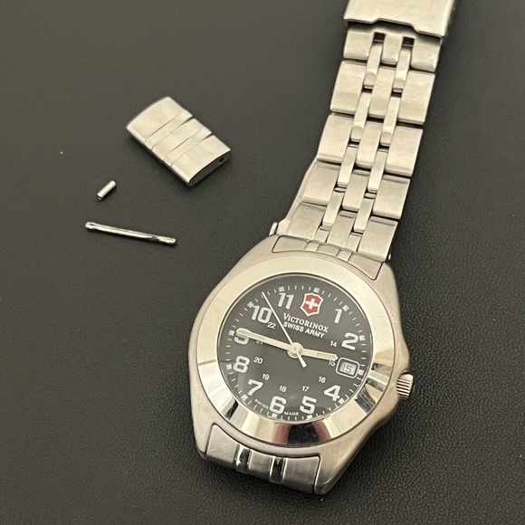 Victorinox Swiss Army Stainless Steel watch - Picture 1 of 3